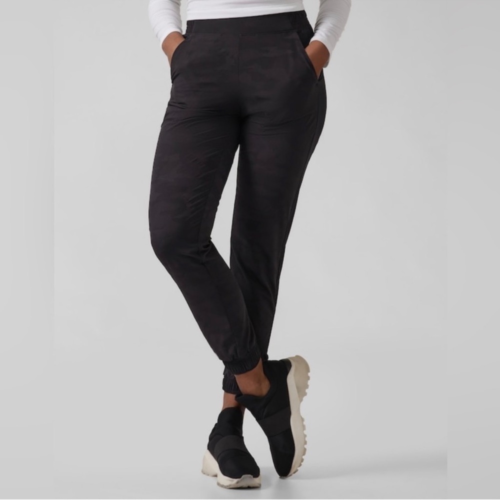 Athleta Black Camo Brooklyn Jogger Pants Size 16